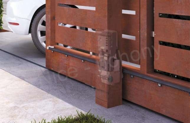 NAKED pohon pre posuvnú bránu do 400kg, motor 24V,250W,6Nm, elektronika NKA3