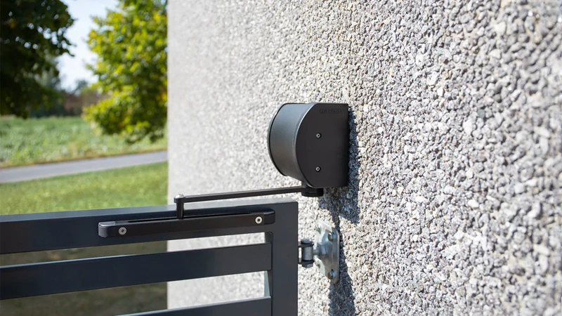 PANTHER - LOCINOX® PANTHER hydraulický zatvárač pre krídlové brány do 150 kg / 1.5 m, otvárateľný do 120°