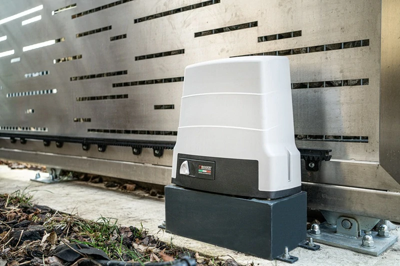 ROGER H30/640 KIT LIGHT pre posuvné brány do 600 kg, mechanický koncový spínač.