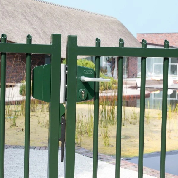  9010 Biela - SAKLQF Nastaviteľná dorazová lišta pre krídlové bránky