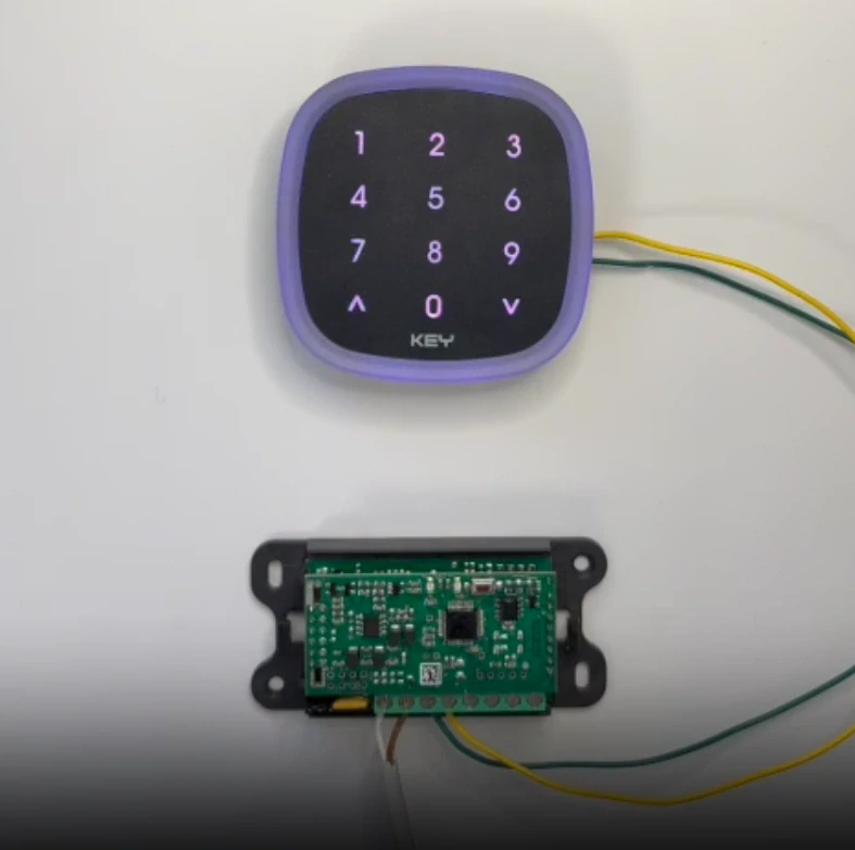 Key EGKTB1 tlačítkový káblový spínač, LED RGB podsvietenie, Rainbow farebná LED funkcia, potrebný decodér 9 EGKD2