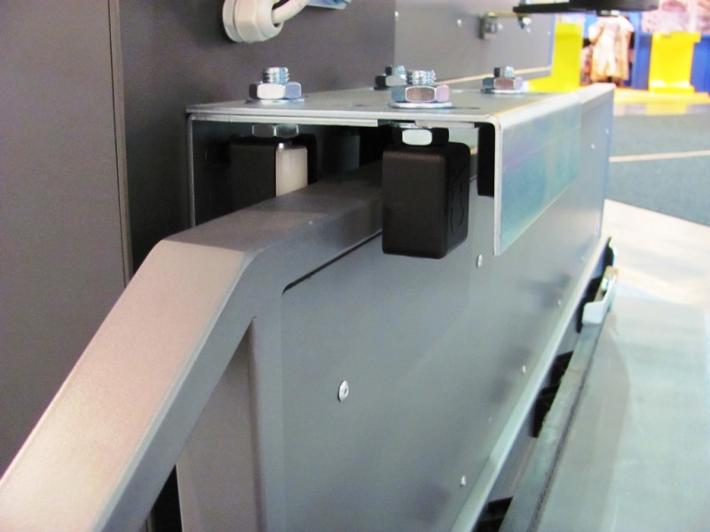 C462G  - Platňa  4 vodiace nylon. kolieska 40x60mm, M16