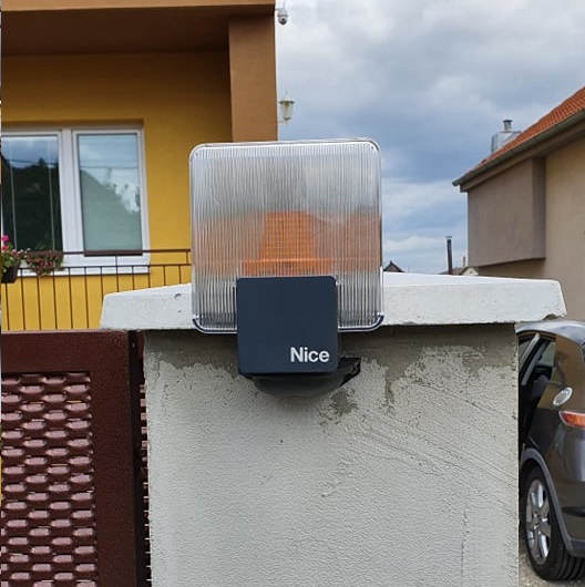 signálna lampa LED číra ERA LIGHT 90-240 V/ AC s integrovanou anténou 433.92MHz, 155x130mm, náhrada za EL