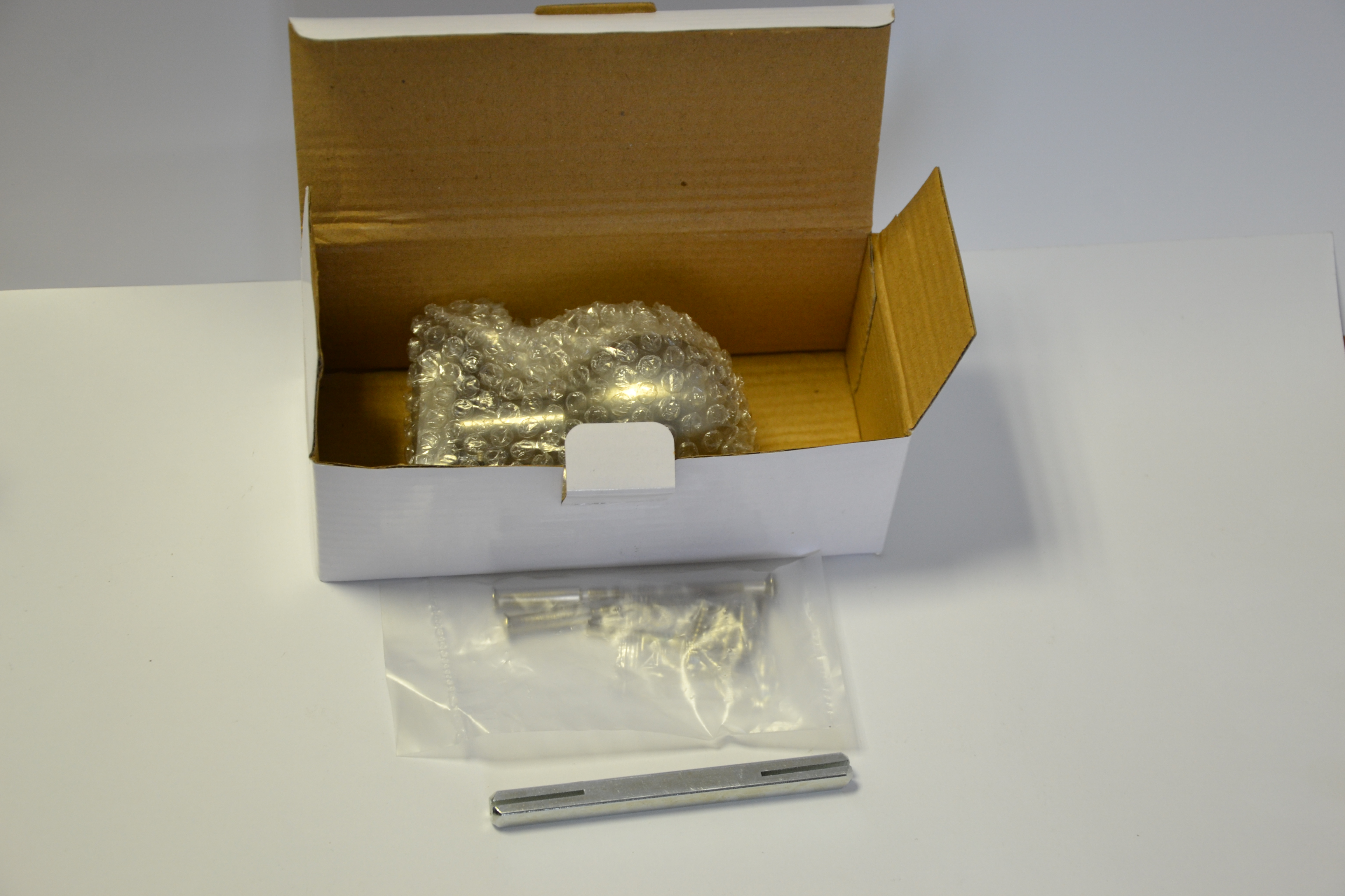 EB1-KGO15-L guľa ku kľučke s oválnou rozetou, otočná, ľavá, bal. : 1 ks, brúsená nerez K320 /AISI304