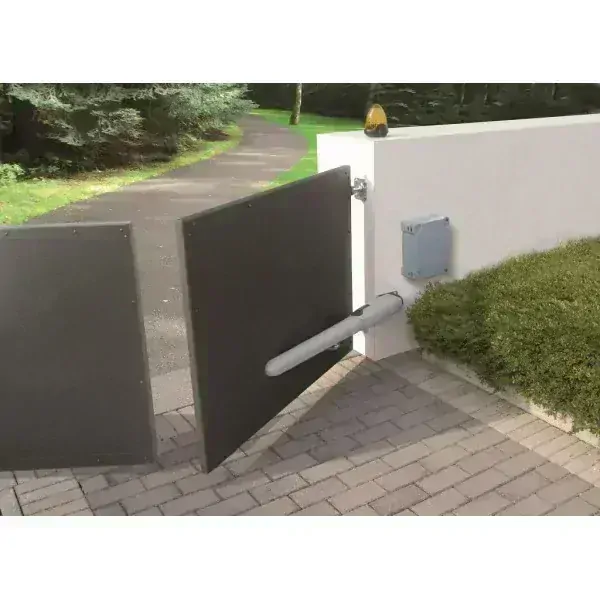 sada pre krídlovú bránu do 2m/ krídlo, 1x WG2024, 1x MC424R10 (vstavaný prijímač), 1x INTI2, 1 pár EPM