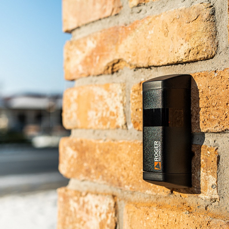 Roger M90/F2ESO Pár fotobuniek ​​nastaviteľných 210° horizontálne, 15° vertikálne. Pre klasické motory Roger.