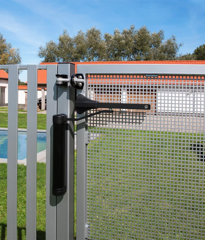 LOCINOX® LION hydraulický zatvárač pre krídlové brány do 75 kg / 1,1 m, otvárateľný do 180° / Čierna