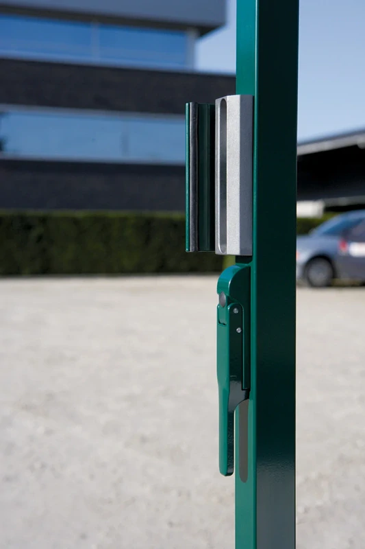  9010 Biela - SAKLQF Nastaviteľná dorazová lišta pre krídlové bránky