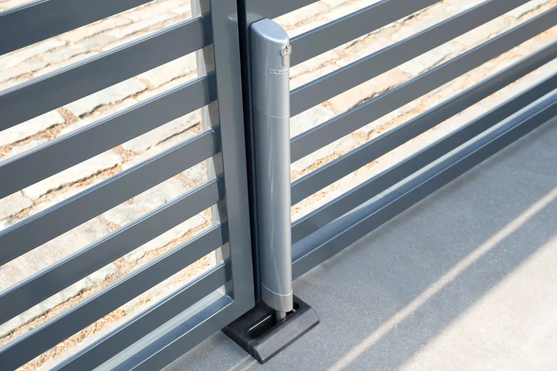 OGS LOCINOX® OGS stredový spodný doraz s odtokom vody, pre dvojkrídlové brány, na zabetónovanie